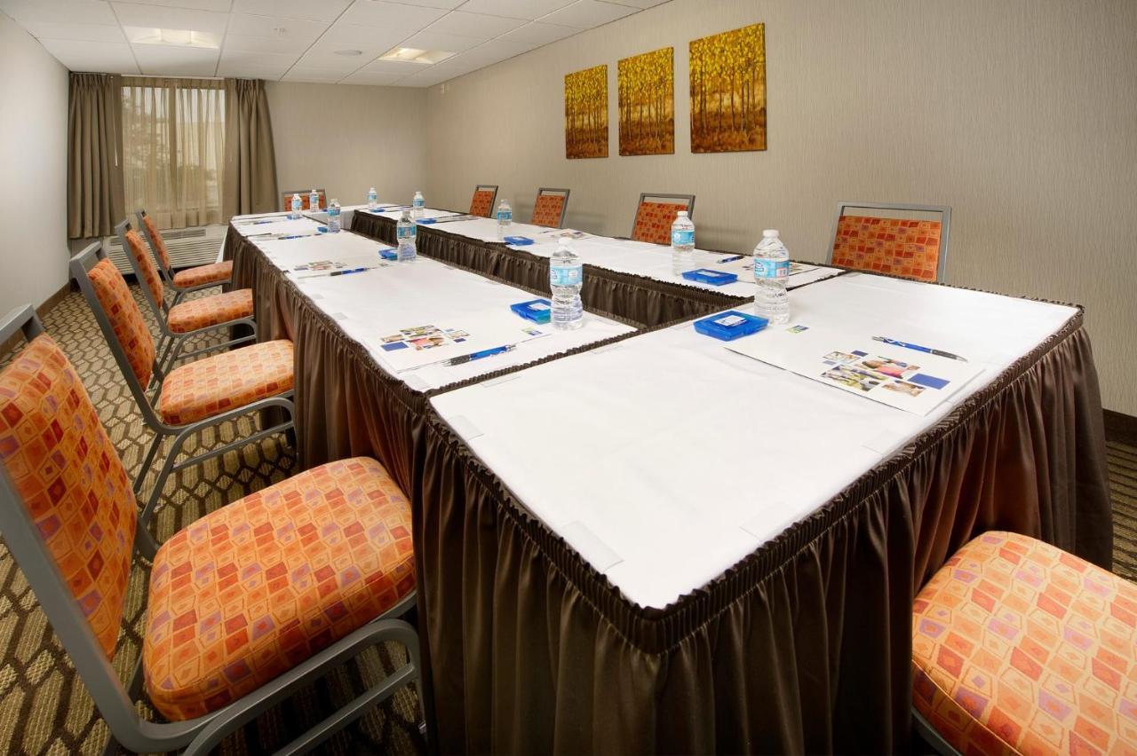 Holiday Inn Express - Waldorf By Ihg Exterior foto